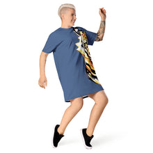 Load image into Gallery viewer, Giant Tiger on blue - T-shirt dress
