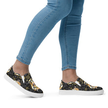 Load image into Gallery viewer, Tiger in the Garden - Women’s slip-on canvas shoes
